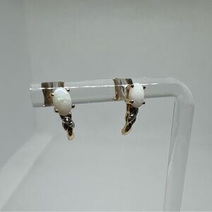 10K Yellow Gold Opal and Diamond Stud Post Earrings Vintage 1 gram